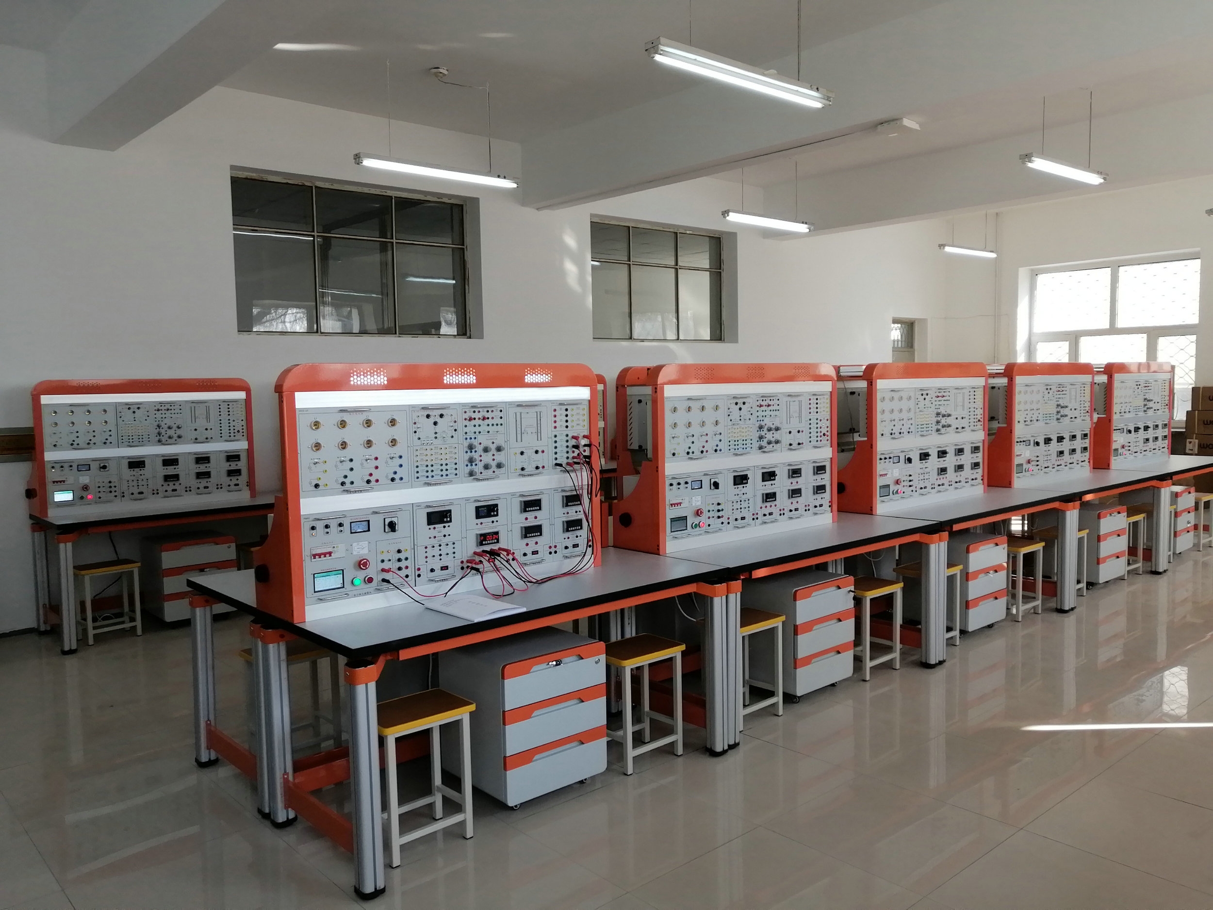 互联网虚实结合电工技术实验平台(图2) 互联网虚实结合电工技术实验平台