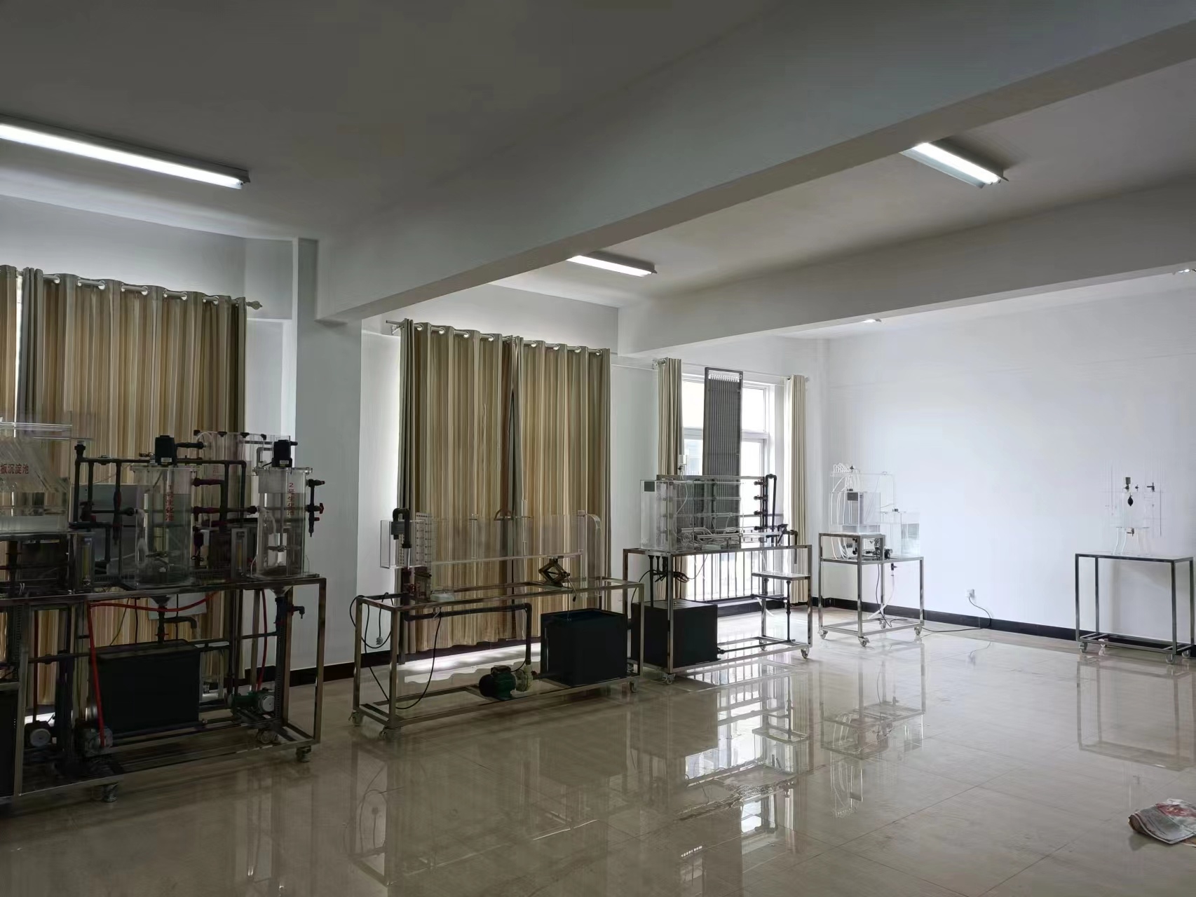 贵州建设职业技术学院环境工程实验室设备(图2) 贵州建设职业技术学院环境工程实验室设备(图2)